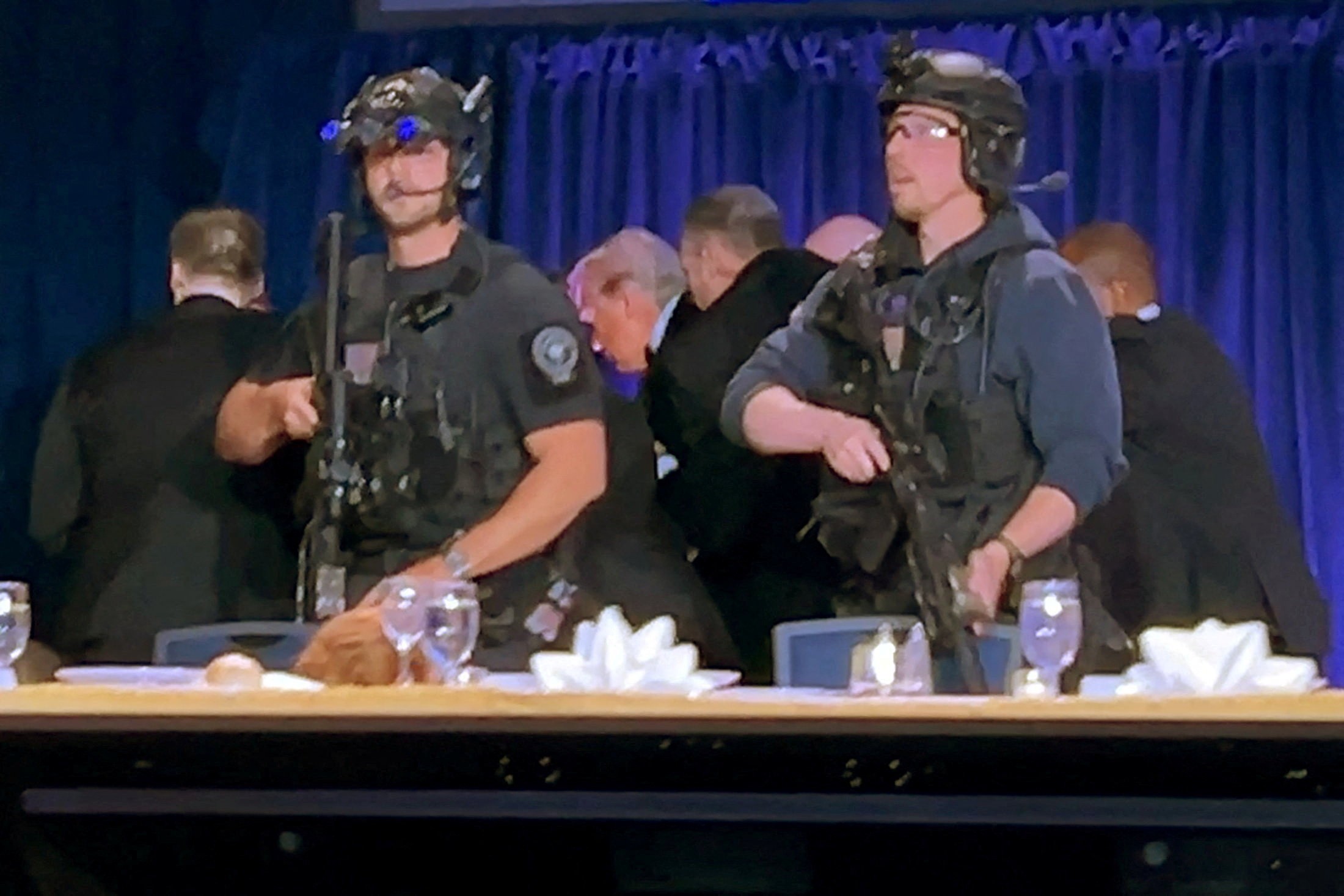 'Sobrevivente designado': Casa Branca diz que conversou sobre linha de sucessão de Trump antes de jantar com tiros