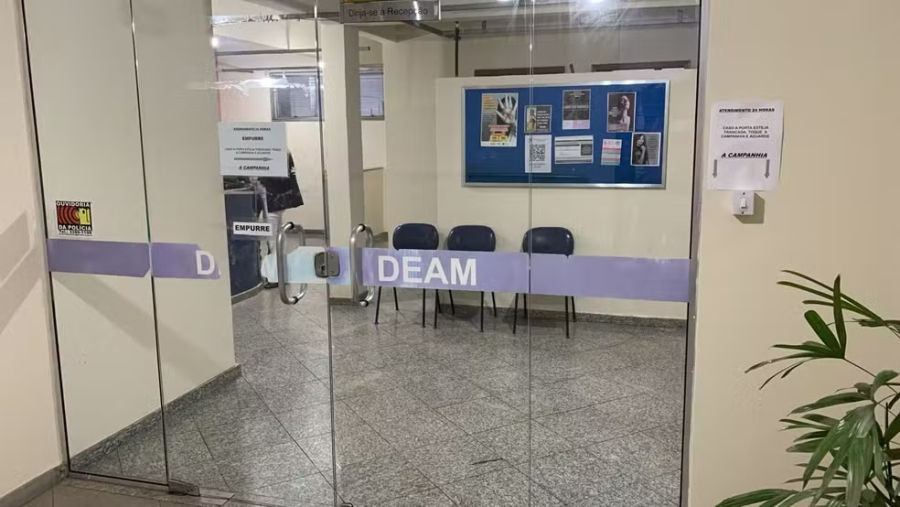 Mulher é esfaqueada pelo companheiro e filho de 8 anos tenta impedir agressão em Volta Redonda