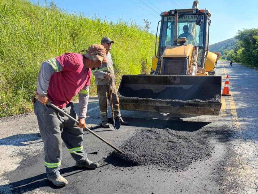 Buracos em vias de Pinheiral entram na mira da Prefeitura