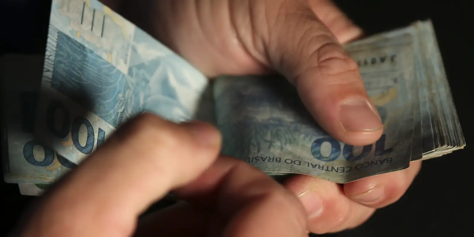 Salário médio do brasileiro bate recorde e chega a R$ 3.722