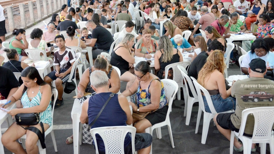 Show de Prêmios do Dia das Mães reúne milhares de pessoas em Barra Mansa