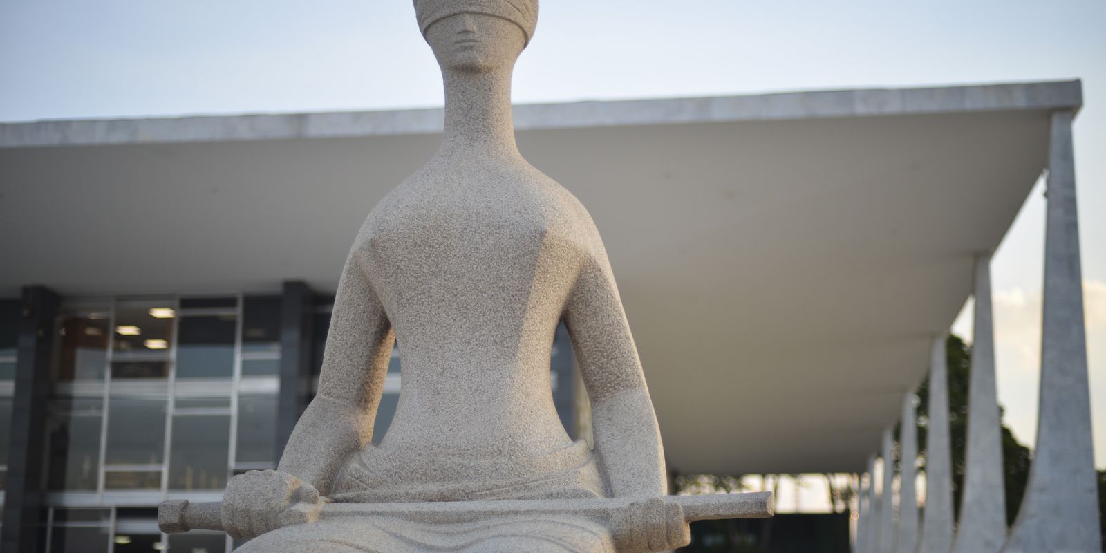 Juízes e membros do MP pedem mais prazo para limitar “penduricalhos” acima do teto